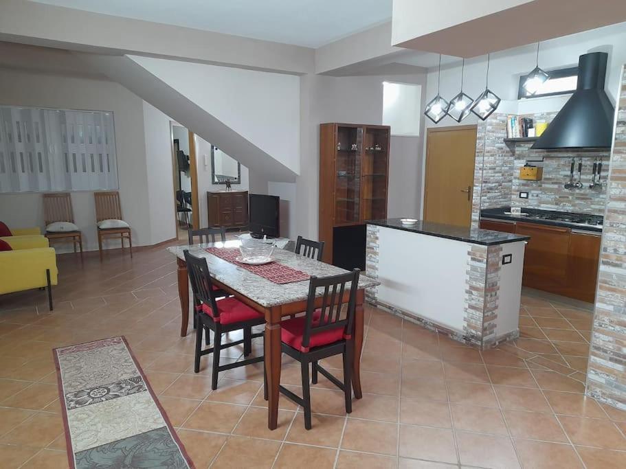 אבולה Casa Vacanze A 2 Minuti Dal Mare מראה חיצוני תמונה